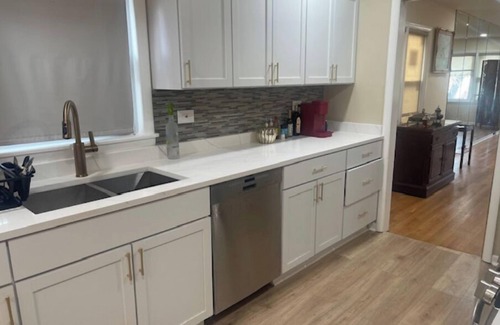 Calumet Heights Appartement | 3-bedroom house in cool Chicago with WiFi, AC