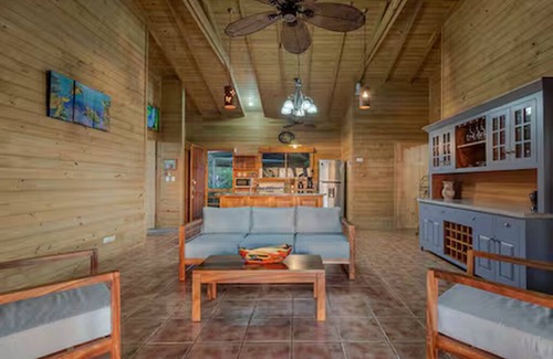 Dominicalito Maison | 3-bedroom house in wonderful Dominicalito with WiFi, AC