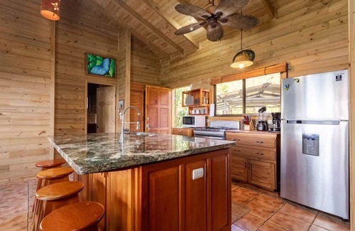 Dominicalito Maison | 3-bedroom house in wonderful Dominicalito with WiFi, AC