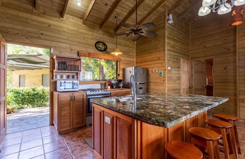 Dominicalito Maison | 3-bedroom house in wonderful Dominicalito with WiFi, AC