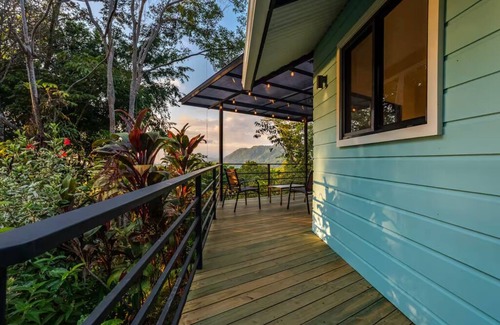 Dominicalito Maison | 3-bedroom house in wonderful Dominicalito with WiFi, AC