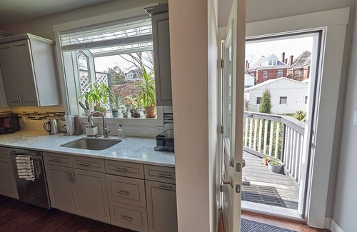 Bloomfield Maison | 3-bedroom house in Friendship: walk to WestPenn and UPMC, Garage Parking/AC