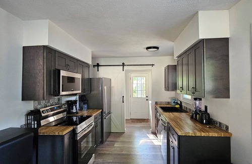Mentor Headlands Maison | 3-bedroom house in gorgeous Mentor with AC
