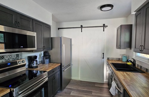 Mentor Headlands Maison | 3-bedroom house in gorgeous Mentor with AC