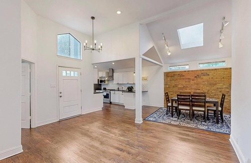 Irving Maison | 3-bedroom house in Las Colinas with AC