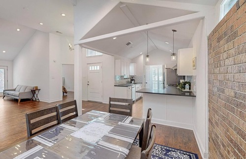 Irving Maison | 3-bedroom house in Las Colinas with AC