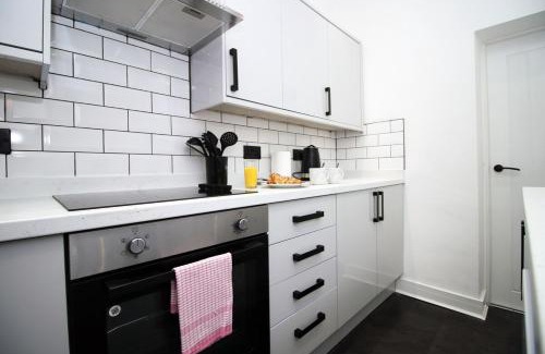 Mountain Ash Maison | 3 Bedroom House in Mountain Ash Cynon View by TŷSA