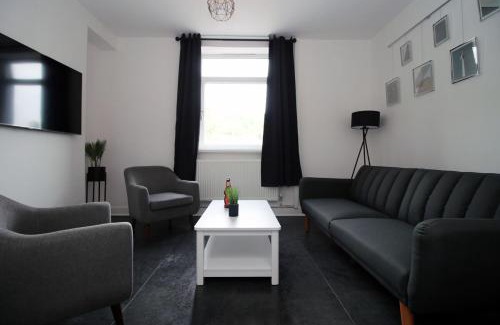 Mountain Ash Maison | 3 Bedroom House in Mountain Ash Cynon View by TŷSA