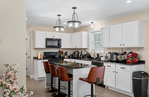 Gardner Maison | 3-bedroom house in marvelous Ashburnham with AC,fitness equipment,primary suite.