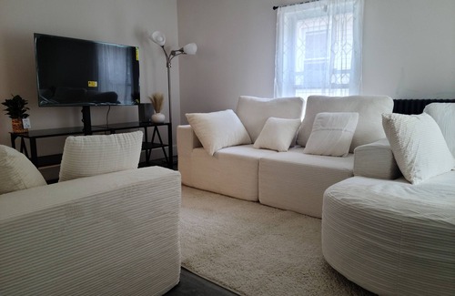 Middletown Maison | 3-bedroom house in tranquil Middletown with WiFi, AC. Enjoy your stay