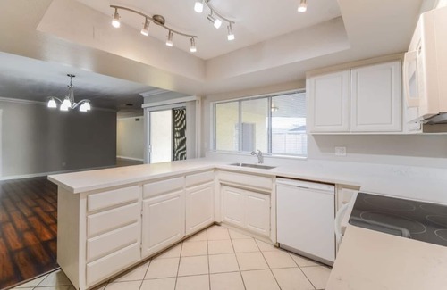 Manistee Ranch HOA Maison | 3-bedroom house in welcoming Glendale with WiFi, AC