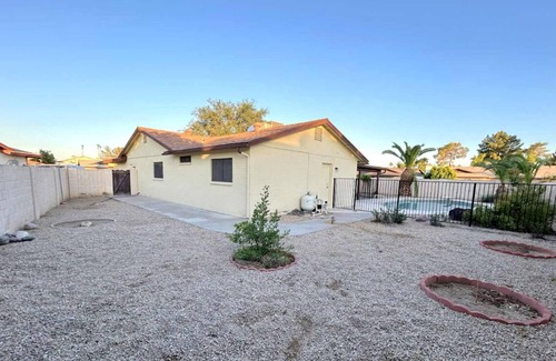 Manistee Ranch HOA Maison | 3-bedroom house in welcoming Glendale with WiFi, AC