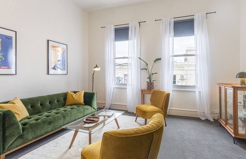 Collingwood North Maison | 3 bedroom house located on Smith Street Collingwood. Sleeps up to 5 guests.