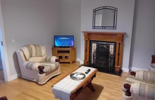 Dromahair Maison | 3 Bedroom House-Sleeps 5-Garden-Parking-Dromahaire