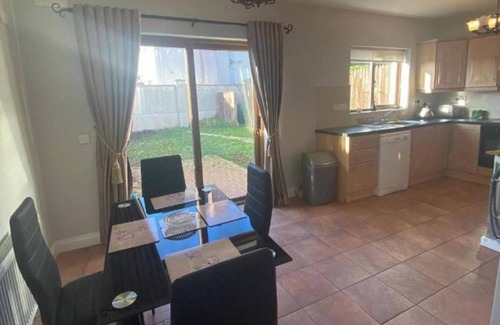 Dromahair Maison | 3 Bed-Sleeps 5-Garden-Parking-Pets