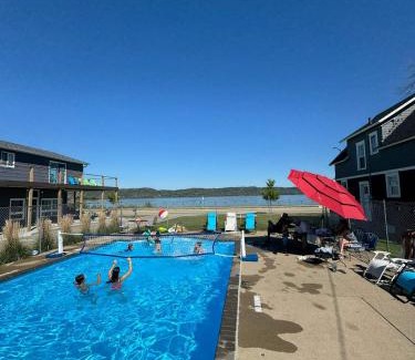 Lake City Maison | 3 Bedroom House with Lake Pepin views with access to shared pool