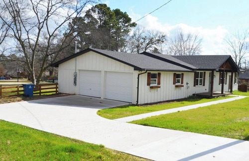 Lindale Maison | 3-bedroom house with WiFi and AC in Lindale close to downtown and I-20