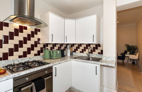 Loxford Appartement | 3 Bedroom House with SPACIOUS back garden & FREE Parking in Ilford Barking