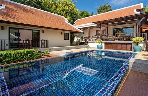 Nai Harn Villa | Villa 3 Chambres avec Piscine et Vue sur le Lac à Louer à Naiharn Beach, Phuket