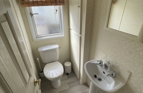 Drummore Cabine | 3 Bedroom Lodge, Close to Beach, Stunning Views, includes hot tub