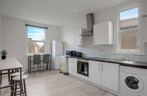 Northumberland Park Maison | 3 Bedroom Luxury House near Subway, Tottenham Stadium with Garden and Parking