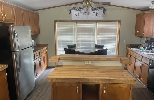 Osage County Maison | 3-bedroom mobile home 2 miles from Kaw Lake in beautiful Burbank with AC, WiFi