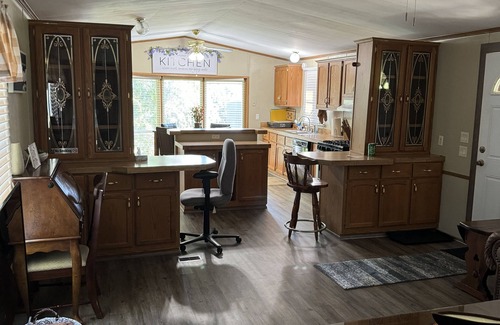 Osage County Maison | 3-bedroom mobile home 2 miles from Kaw Lake in beautiful Burbank with AC, WiFi
