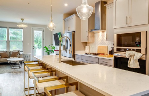 Largo Maison | 3-bedroom modern retreat in Largo close to shopping, restaurants and DC