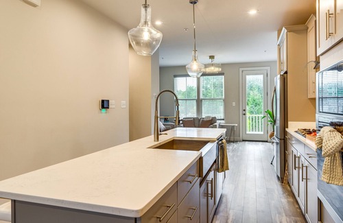 Largo Maison | 3-bedroom modern retreat in Largo close to shopping, restaurants and DC