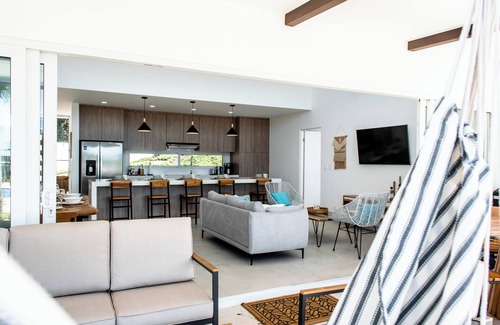 Avellanas Beach Maison | 3-bedroom newly-built house in fabulous Playa Avellanas with AC, WiFi, Pool