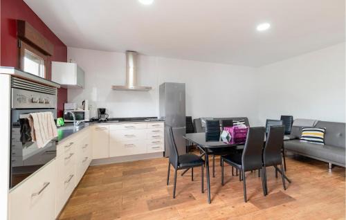 Arnoia Appartement | 3 Bedroom Nice Apartment In A Arnoia