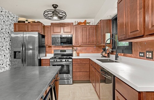 Willowbrook Maison | 3 Bedroom+Office-Huge Sofa-Chic Decor-Garden-5 TVs-25min to Midway or O'Hare