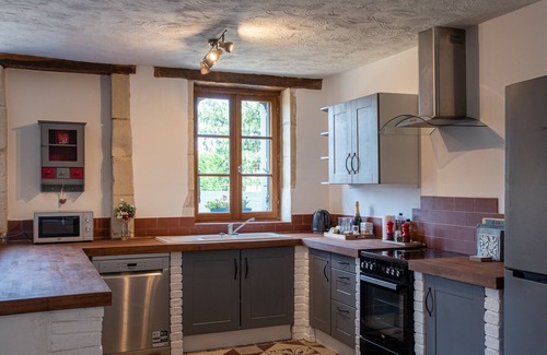 Cersay Maison | 3 bedroom pet friendly traditional stone house