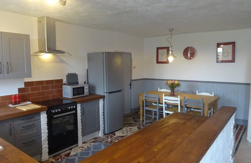 Cersay Maison | 3 bedroom pet friendly traditional stone house