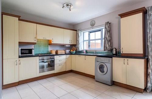 Kenmare Maison | 3 bedroom pet friendly home with access to pool