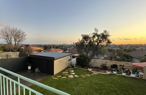 Brunswick West Maison | 3 Bedroom renovated inner city home with games room and entertainment retreat!