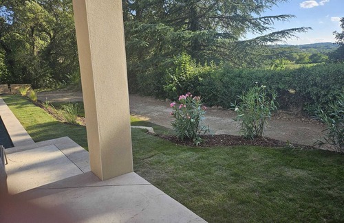 Mollans-sur-Ouveze Villa | 3-bedroom riverside villa with pool and view of mont ventoux