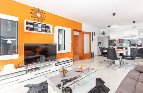 Smrika Maison | Maison confortable à Smrika avec.