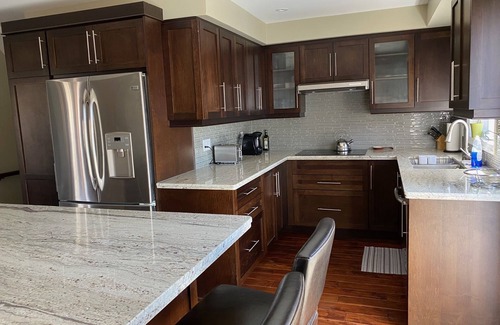 Burlington Maison | 3-Bedroom Stylish and Spotless House.