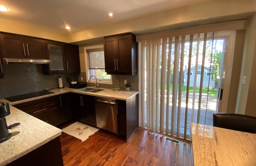 Burlington Maison | 3-Bedroom Stylish and Spotless House.