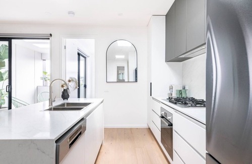 Brunswick West Maison | 3 Bedroom Townhouse- Free parking