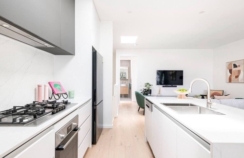 Brunswick West Maison | 3 Bedroom Townhouse- Free parking