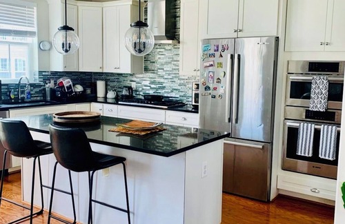 Clarksburg Maison | 3-bedroom townhome in charming Clarksburg in calm neighborhood.45 mn to DC