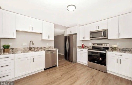 Montgomery Village Maison | 3-bedroom townhome in Gaithersburg with WiFi, AC, Meditation Room Close to DC