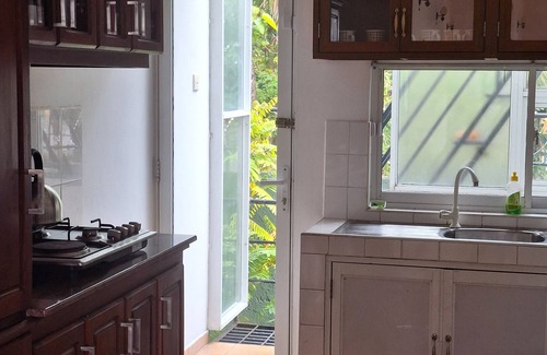 Ilukgoda Appartement | 3-bedroom upstairs apartment, Retreat for families and small groups. Nugegoda