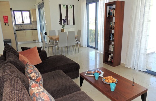 Apokoronas Villa | Villa de 3 chambres, piscine chauffée, vue imprenable sur la mer et la montagne, près de la plage.