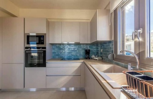 Politiko Maison | 3 bedroom Villa with Stunning View & private park.