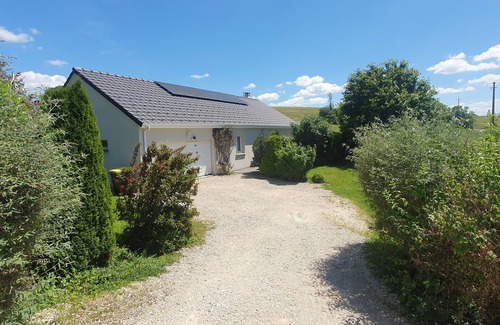 Montfaucon Villa | Villa 3 chambres avec vue sur piscine 10 min besancon