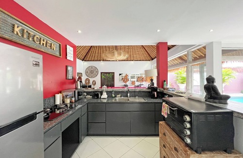 Padonan Villa | Villa 3 chambres avec salon fermé - Canggu