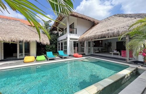 Padonan Villa | Villa 3 chambres avec salon fermé - Canggu